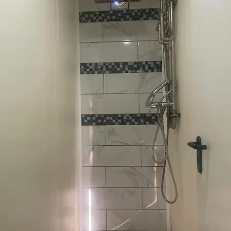 Guenstige Ruhige 펜션 *